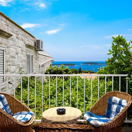 Fio's 4* Hvar Town