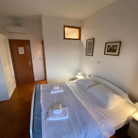 Konukevi Fio's Hvar Town