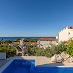 Fio's 4* Hvar Town