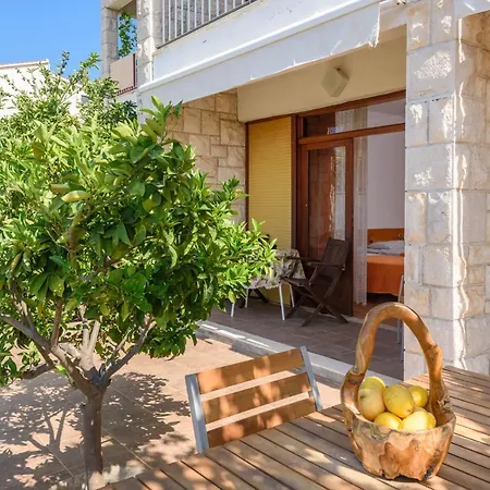 Fio's Πανσιόν 4*