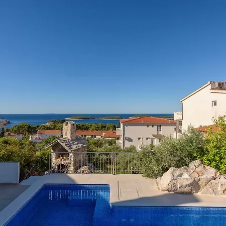 Fio's 4* Hvar Town